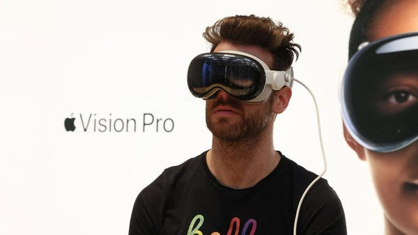 Apple Share    Apple Vision Pro VR Headset With M2 Chip 16GB RAM 265GB